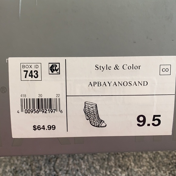 Tan open toe heels - Picture 2 of 5